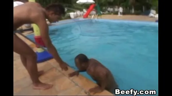 Big Beefy Gays get a hard fuck beside the pool total Tube