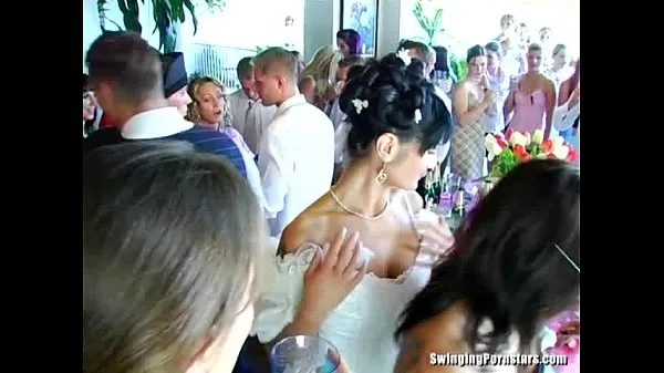 Velika Wedding whores are fucking in public skupna cev