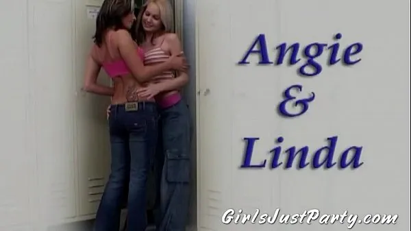 Große Angie does Linda in lesbian teen sex gesamte Röhre