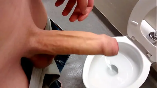 Nagy Foreskin in Public Washroom teljes cső