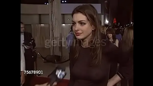 Big Anne Hathaway in her infamous see-through top celková trubka