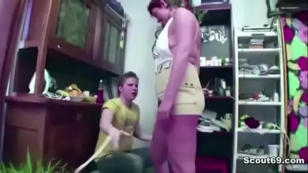 Büyük MILF Mother Seduce Young Step-Son to Fuck her in Ass toplam Tüp