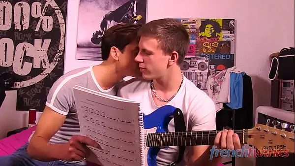 Grote Guitar teacher playing with my twink ass totale buis
