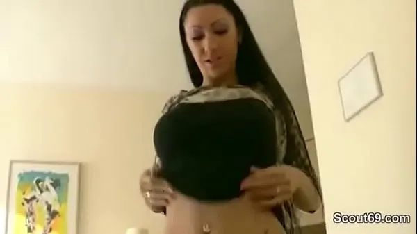 Iso Sister catches stepbrother and gives him a BJ yhteensä Tube
