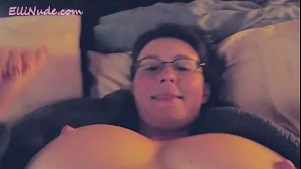 Grande self shot as I masturbate and cum in bed tubo totale