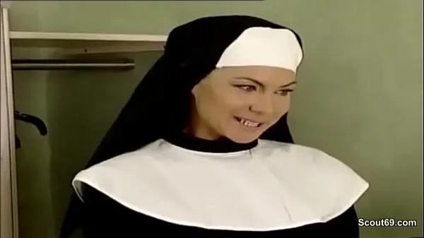 أنبوب Prister fucks convent student in the ass كبير