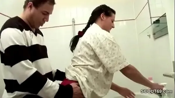 Grote German Step-Son Caught Mom in Bathroom and Seduce to Fuck totale buis