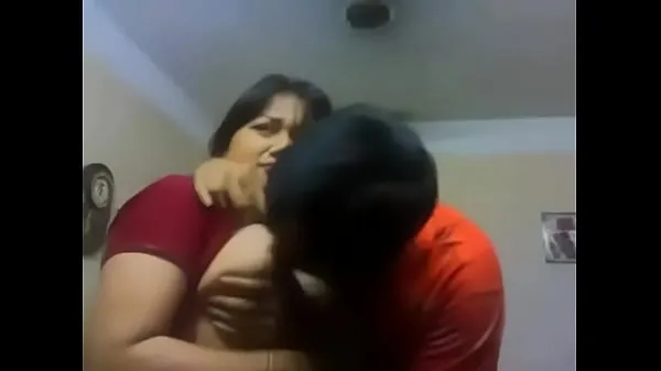 Duża Indian aunty hot kiss całkowita rura