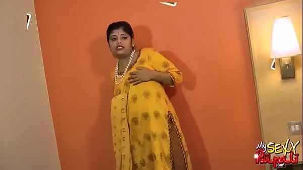 หลอดรวมChubby Indian girls strips on camใหญ่