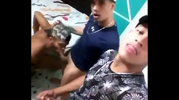 Big three brothers making out tổng số ống