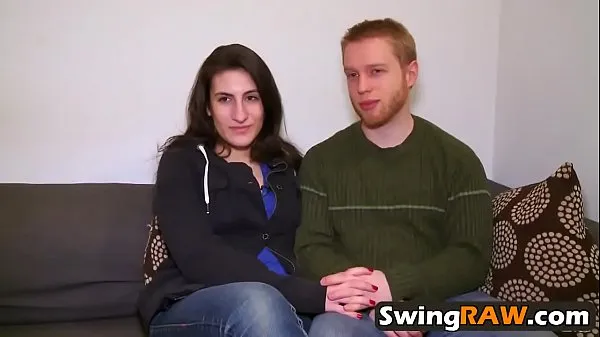 أنبوب Amazingly beautiful babe and her boyfriend joining a swingers party كبير