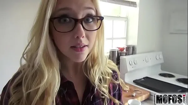 Tube total Blonde amateur espionnée par une vidéo webcam avec Samantha Rone grand