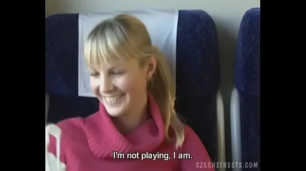 Stor Czech streets Blonde girl in train totalt rör