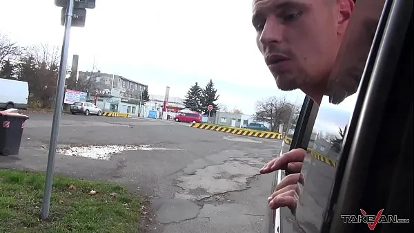 Μεγάλο Takevan Crazy homeless teenager fucked extremly raw in driving car συνολικό σωλήνα