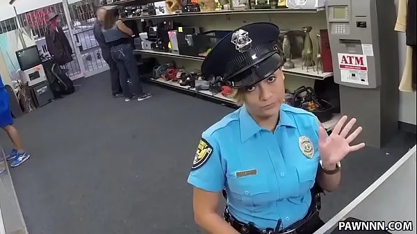Duża Ms. Police Officer Wants To Pawn Her Weapon - XXX Pawn całkowita rura