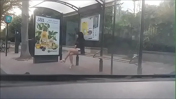 Stor bitch at a bus stop totalt rör