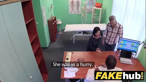 大Fake Hospital Czech doctor cums over horny cheating wifes tight pussy总管