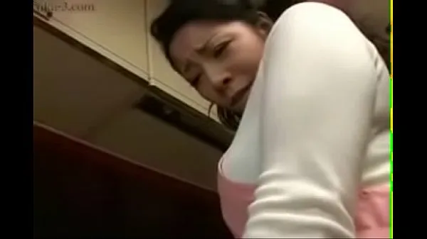 Iso Japanese Wife and Young Boy in Kitchen Fun yhteensä Tube
