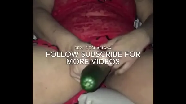 Stor Bollywood Indian desi actress puts 14 inch cucumber up her pussy totalt rör