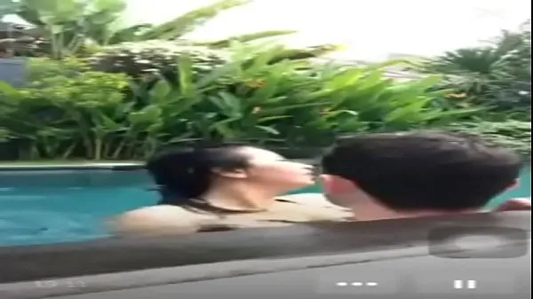 کل ٹیوب Indonesian fuck in pool during live بڑا