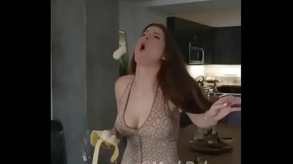 Velika A ladyPressing her boobs in sex mood skupna cev