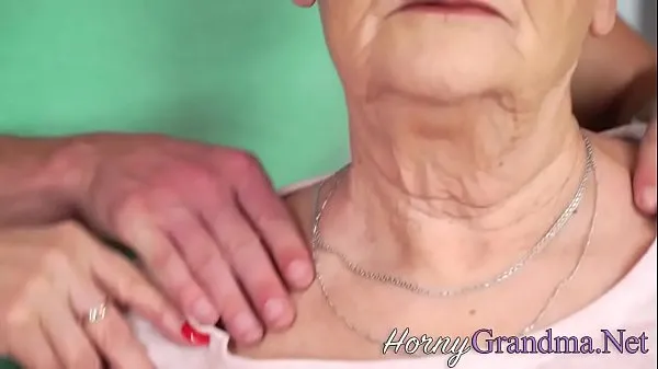 Μεγάλο Pussy licked grandmother συνολικό σωλήνα