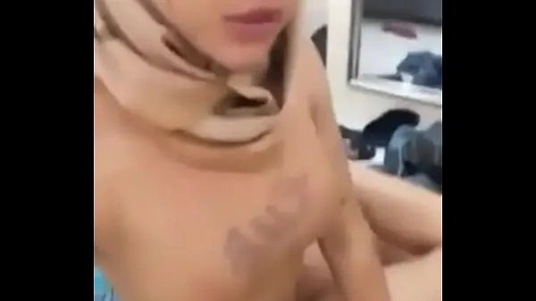 Grote Muslim Indonesian Shemale get fucked by lucky guy totale buis