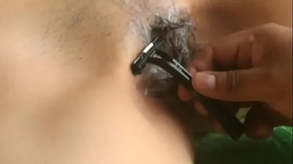 أنبوب I shave her pussy to fuck her and she allows it كبير