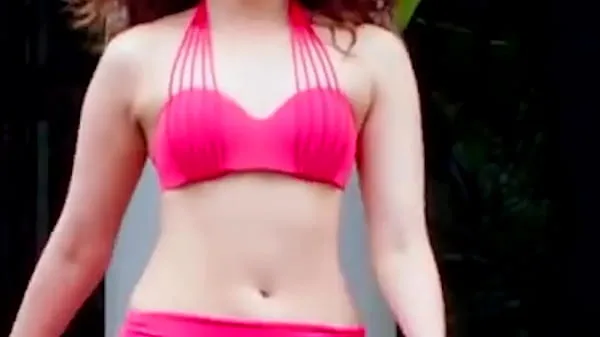 Grote Edit zoom slow motion) Indian actress Tamannaah Bhatia hot boobs navel in bikini and blouse in F2 legs boobs cleavage That is Mahalakshmi totale buis