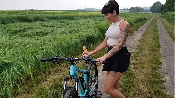 Duża Premiere! Bicycle fucked in public horny całkowita rura