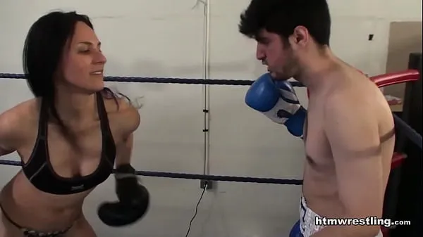 Grote Femdom Boxing Beatdown of a Wimp totale buis