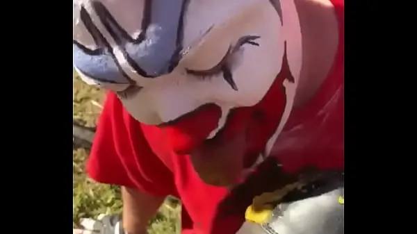 Velika Clown Worshiping Muddy Boot With Hott Sauce skupna cev