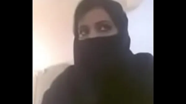 Tabung total Muslim hot milf expose her boobs in videocall besar