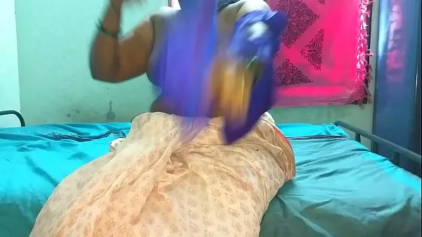 Jumlah Tiub Slut mom plays with huge tits on cam besar