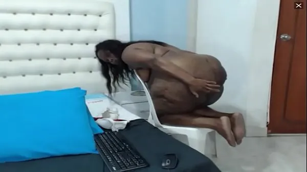 Tabung total Slutty Colombian webcam hoe munches on her own panties during pee show besar