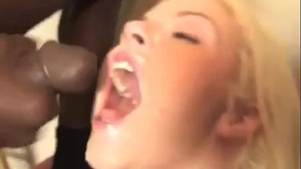 Big Pretty tight blonde suffering on the black man's cock tổng số ống