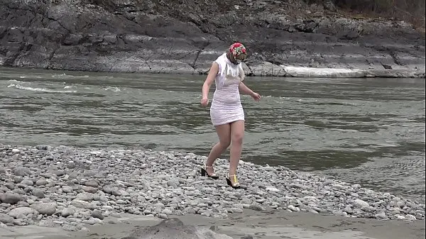 หลอดรวมBaring its charms on a public riverbank. A girl with a big butt walks in nature, lowering tights and panties. Fetishใหญ่