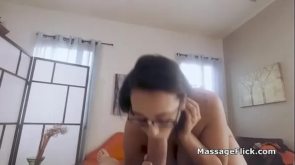 Tabung total Curvy big tit nerd pov fucked during massage besar