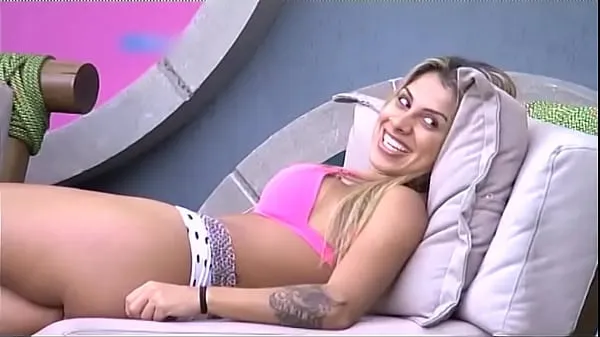 Grande BBB hottie showing everything 2020 tubo totale