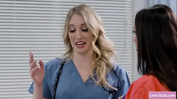 Veľká Blonde doctor facesitted by her nurse totálna trubica