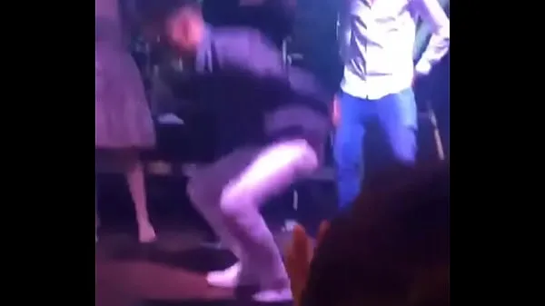 ビッグゲイナイトクラブで踊るポップマニアックトータルチューブ