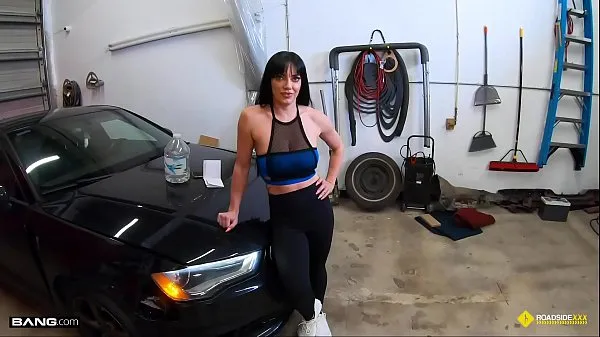 Duża Roadside - Fit Girl Gets Her Pussy Banged By The Car Mechanic całkowita rura