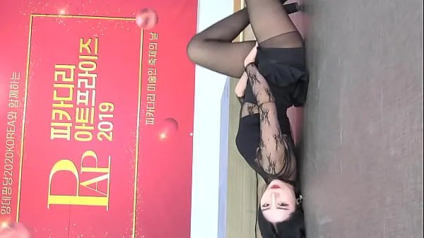 Grote Public account [喵泡] Korean short-haired girl in black silk skirt sexy hot dance totale buis