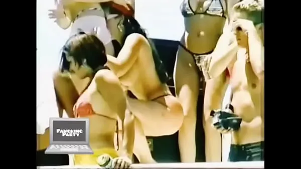Μεγάλο d. Latina get Naked and Tries to Eat Pussy at Boat Party 2020 συνολικό σωλήνα