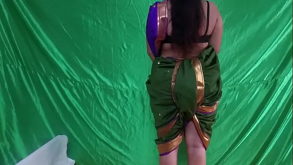 बिग Indian Aunty's hot figure fucks in such a way that water comes out of my cock कुल ट्यूब