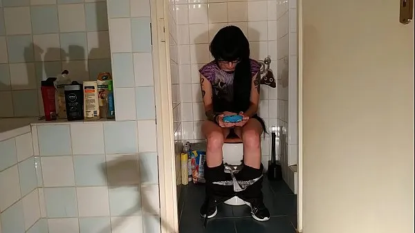 Stor Sexy goth teen pee & s. while play with her phone pt2 HD totalt rör