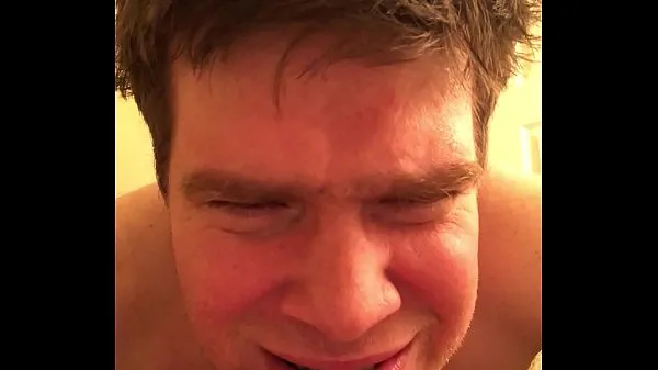 Iso guy moans in pain after self spanking yhteensä Tube