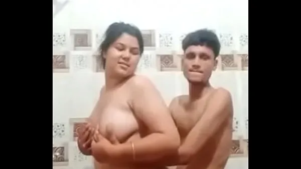 Jumlah Tiub Desi Couple besar