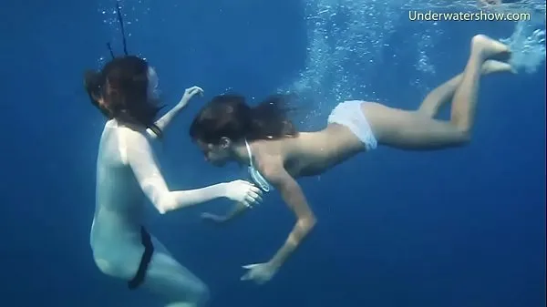 Grande Naked girls on Tenerife having fun in the water tubo totale