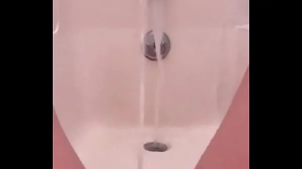 Big 18 yo pissing fountain in the bath total Tube